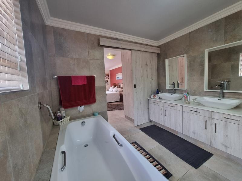 2 Bedroom Property for Sale in Hersham Western Cape